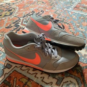 Nike women’s sneaker